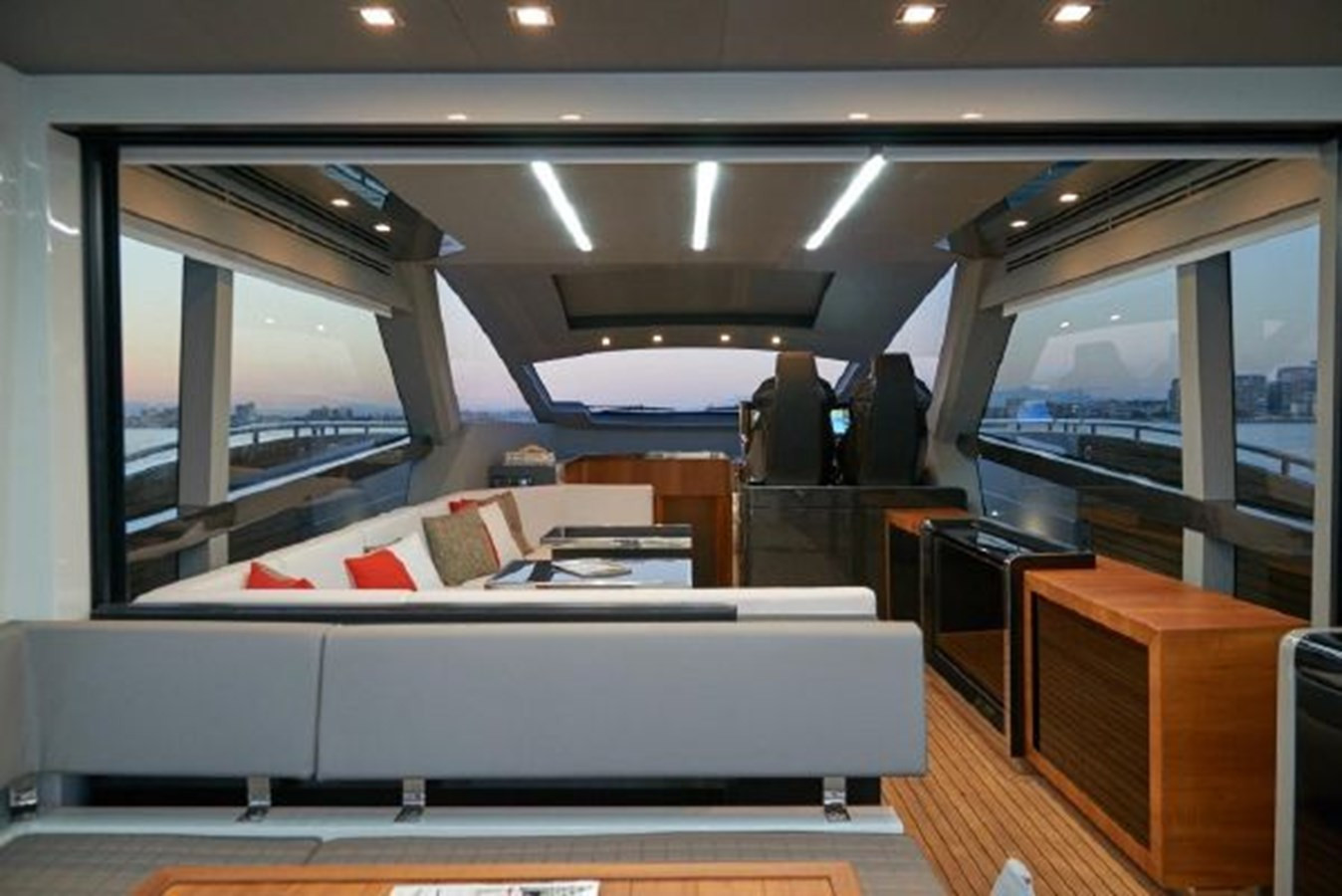 https://arconyachts.ams3.digitaloceanspaces.com/111768/conversions/large_3016065-optimize.jpg