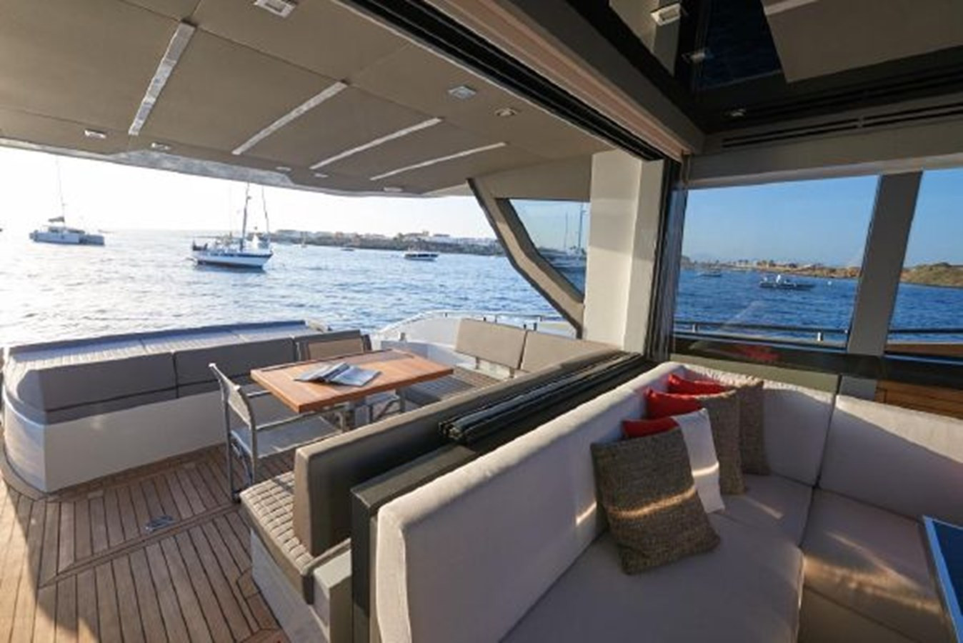 https://arconyachts.ams3.digitaloceanspaces.com/111776/conversions/large_3016068-optimize.jpg