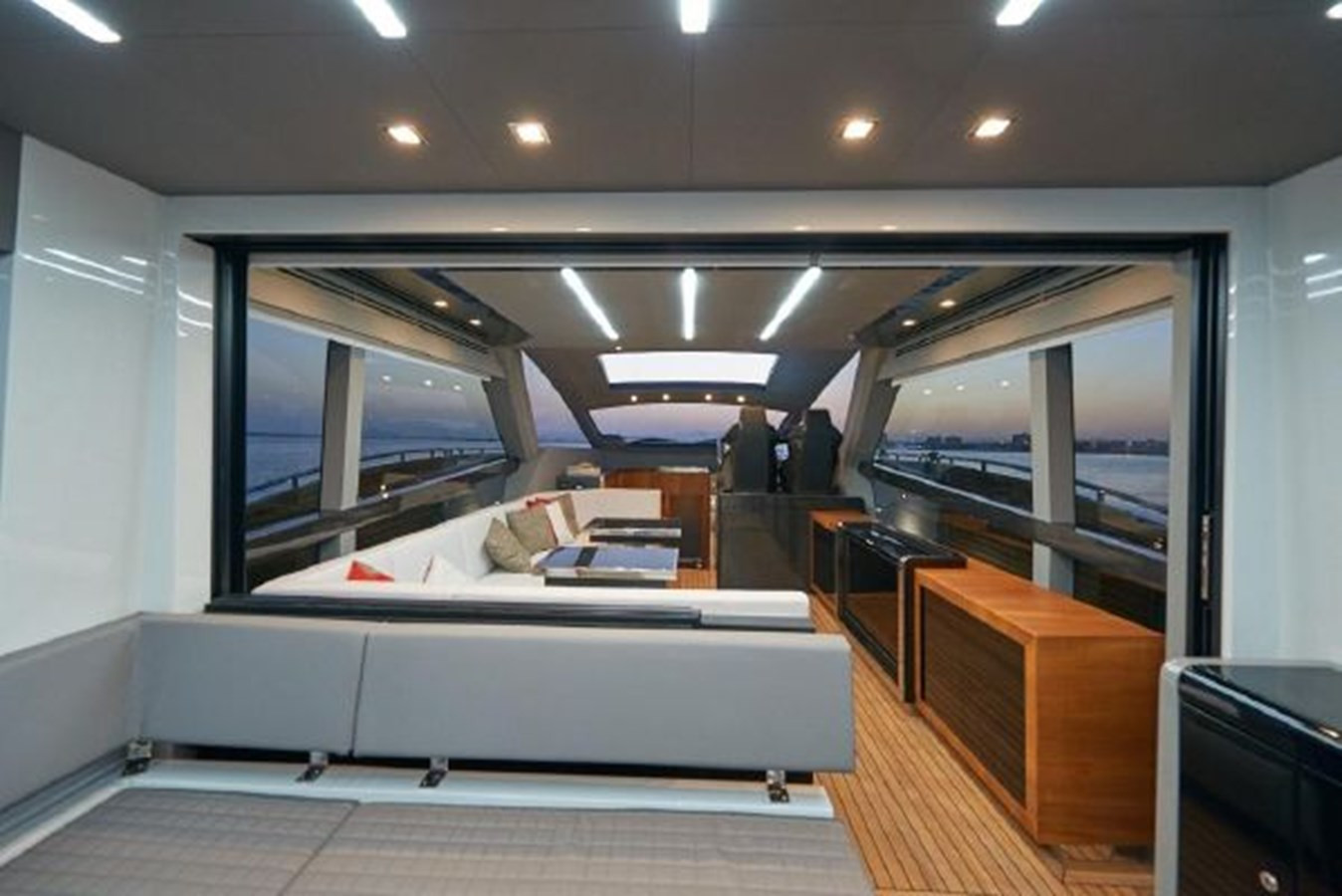 https://arconyachts.ams3.digitaloceanspaces.com/111780/conversions/large_3016070-optimize.jpg