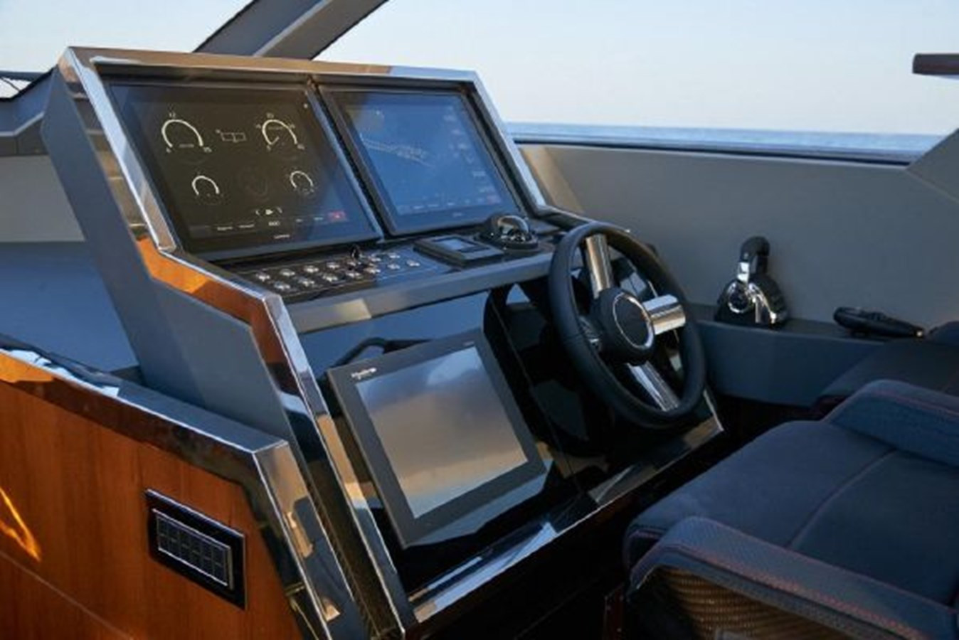 https://arconyachts.ams3.digitaloceanspaces.com/111786/conversions/large_3016072-optimize.jpg