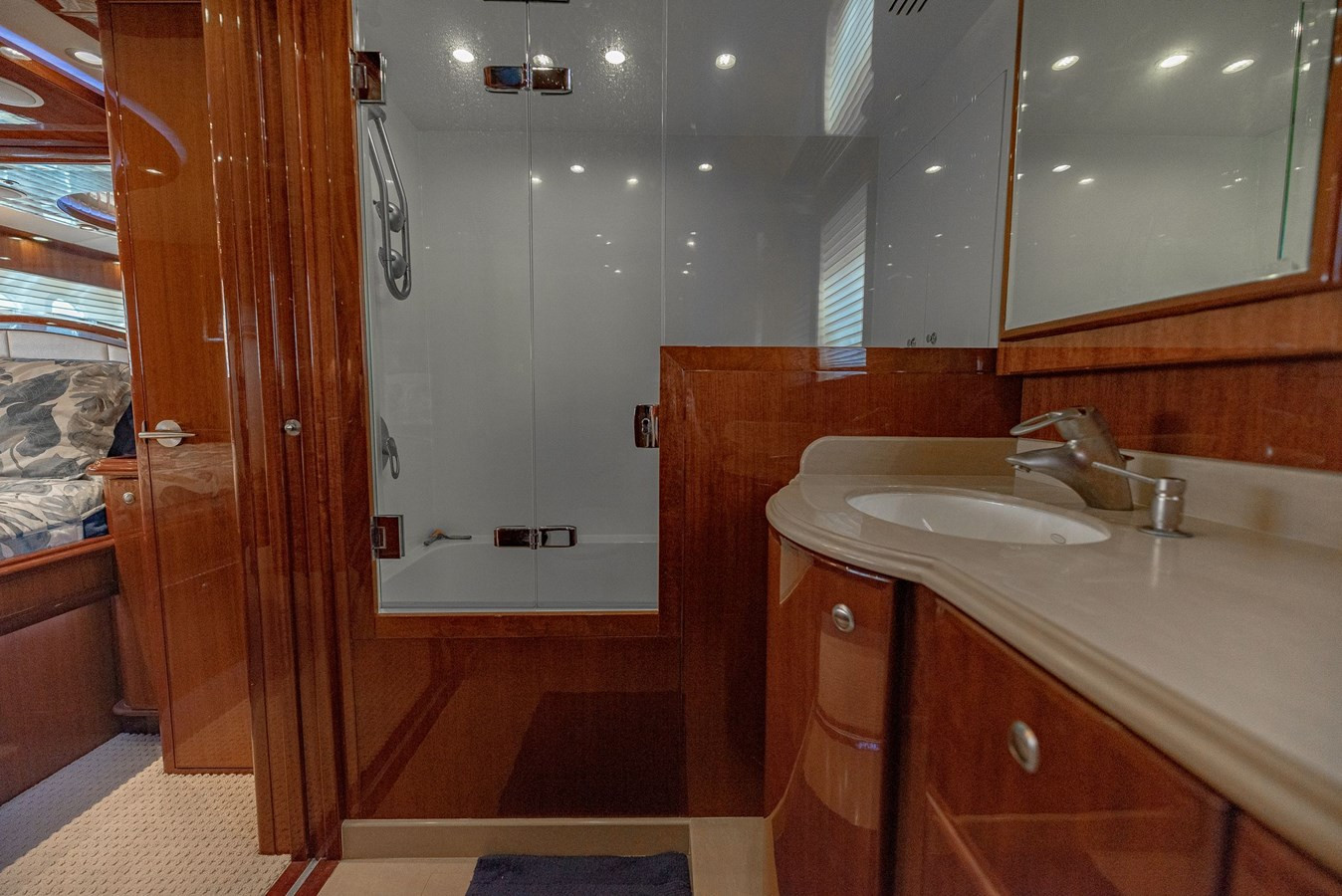https://arconyachts.ams3.digitaloceanspaces.com/111844/conversions/large_3126765-optimize.jpg