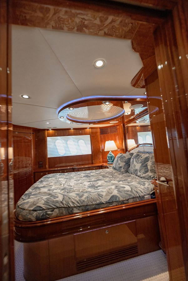 https://arconyachts.ams3.digitaloceanspaces.com/111847/conversions/large_3126766-optimize.jpg