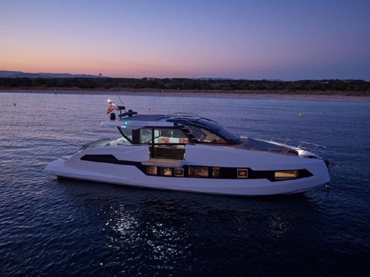 https://arconyachts.ams3.digitaloceanspaces.com/111856/conversions/large_3016097-optimize.jpg