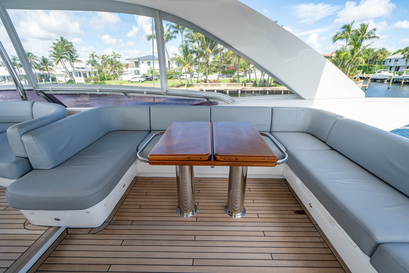 https://arconyachts.ams3.digitaloceanspaces.com/111898/conversions/large_3575537-optimize.jpg