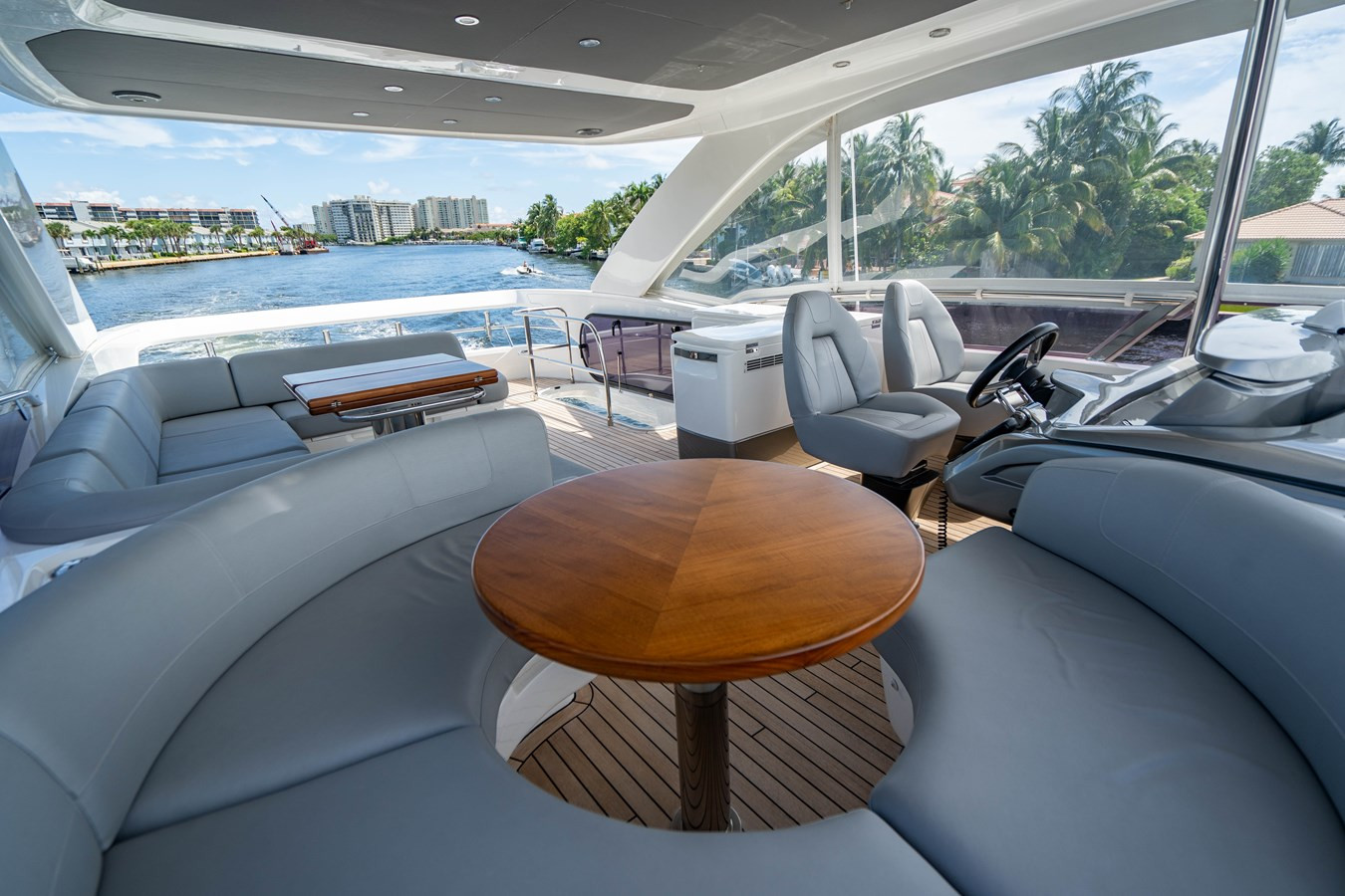 https://arconyachts.ams3.digitaloceanspaces.com/111910/conversions/large_3575545-optimize.jpg