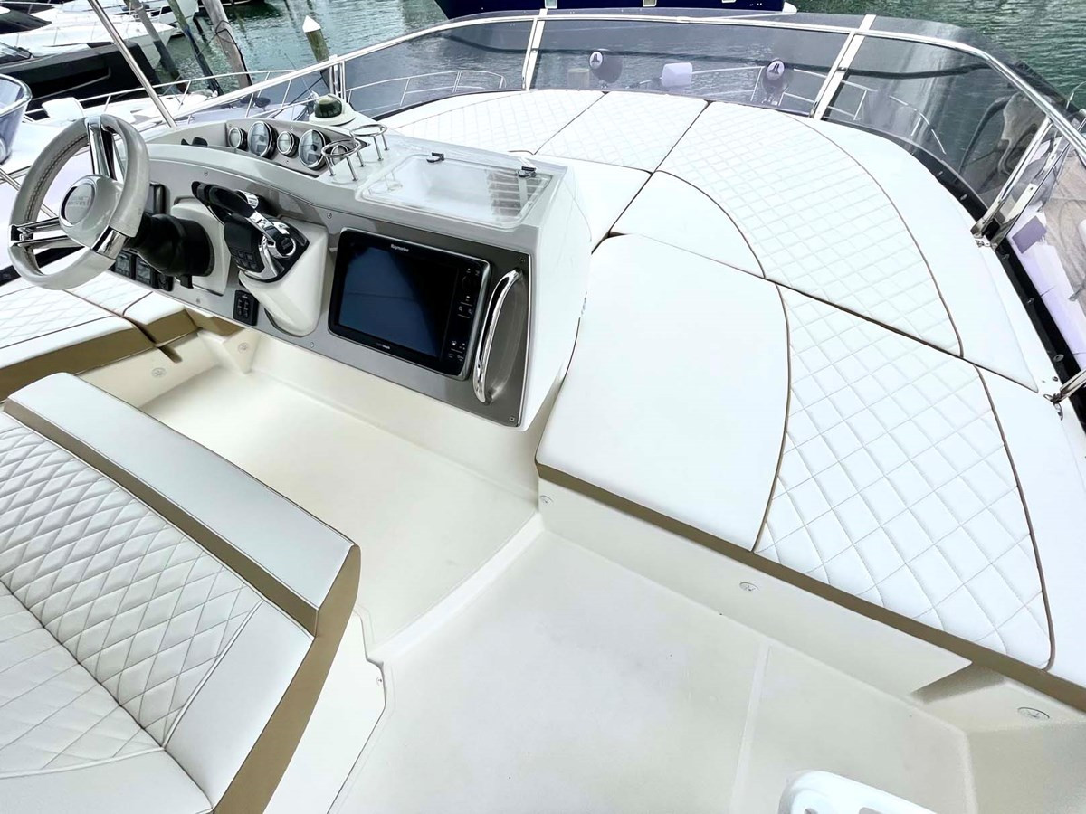 https://arconyachts.ams3.digitaloceanspaces.com/112027/conversions/large_4311952-optimize.jpg