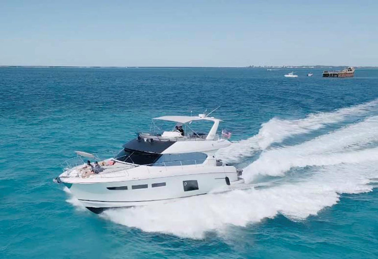 https://arconyachts.ams3.digitaloceanspaces.com/112040/conversions/large_4311957-optimize.jpg