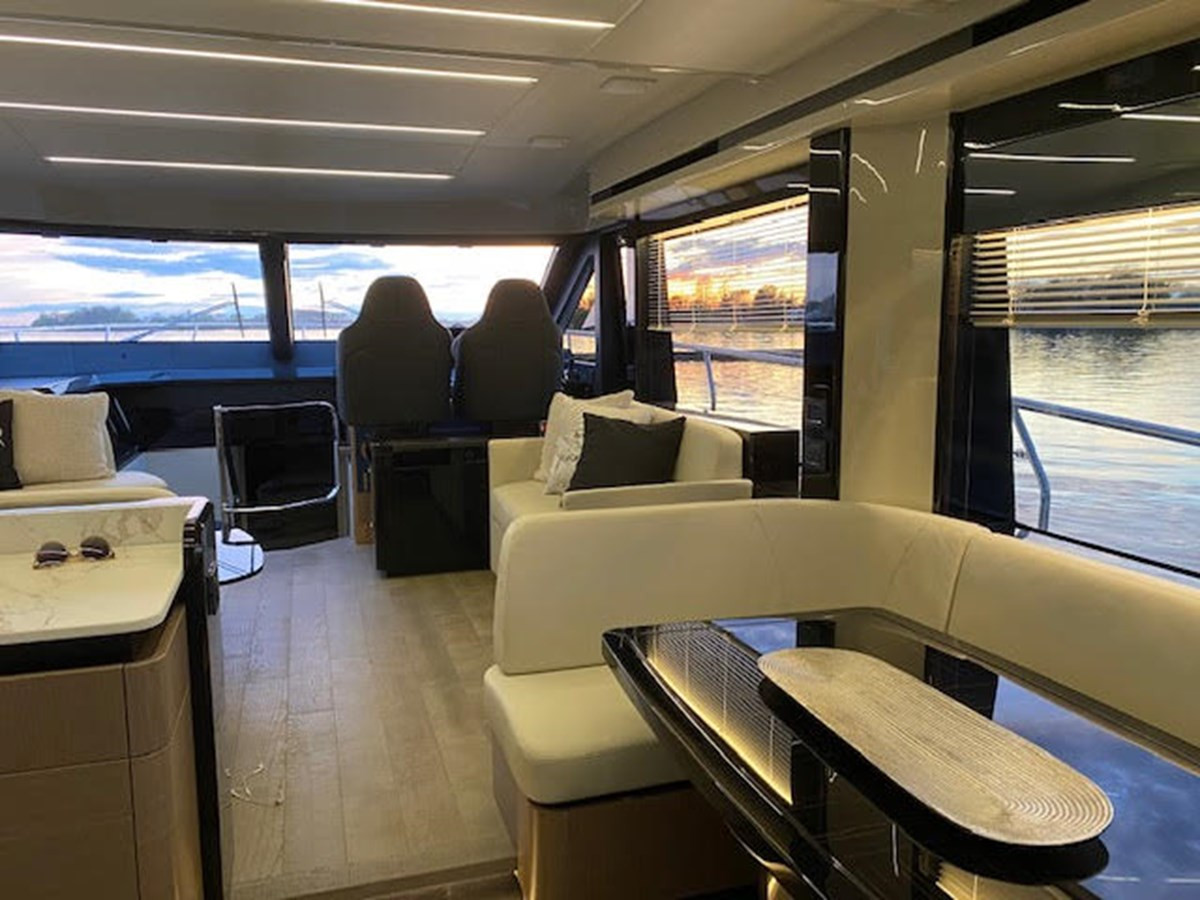 https://arconyachts.ams3.digitaloceanspaces.com/112090/conversions/large_3931986-optimize.jpg