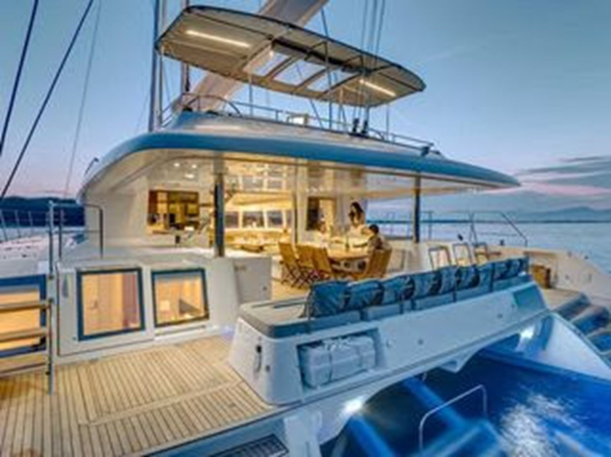 https://arconyachts.ams3.digitaloceanspaces.com/112135/conversions/large_3983564-optimize.jpg