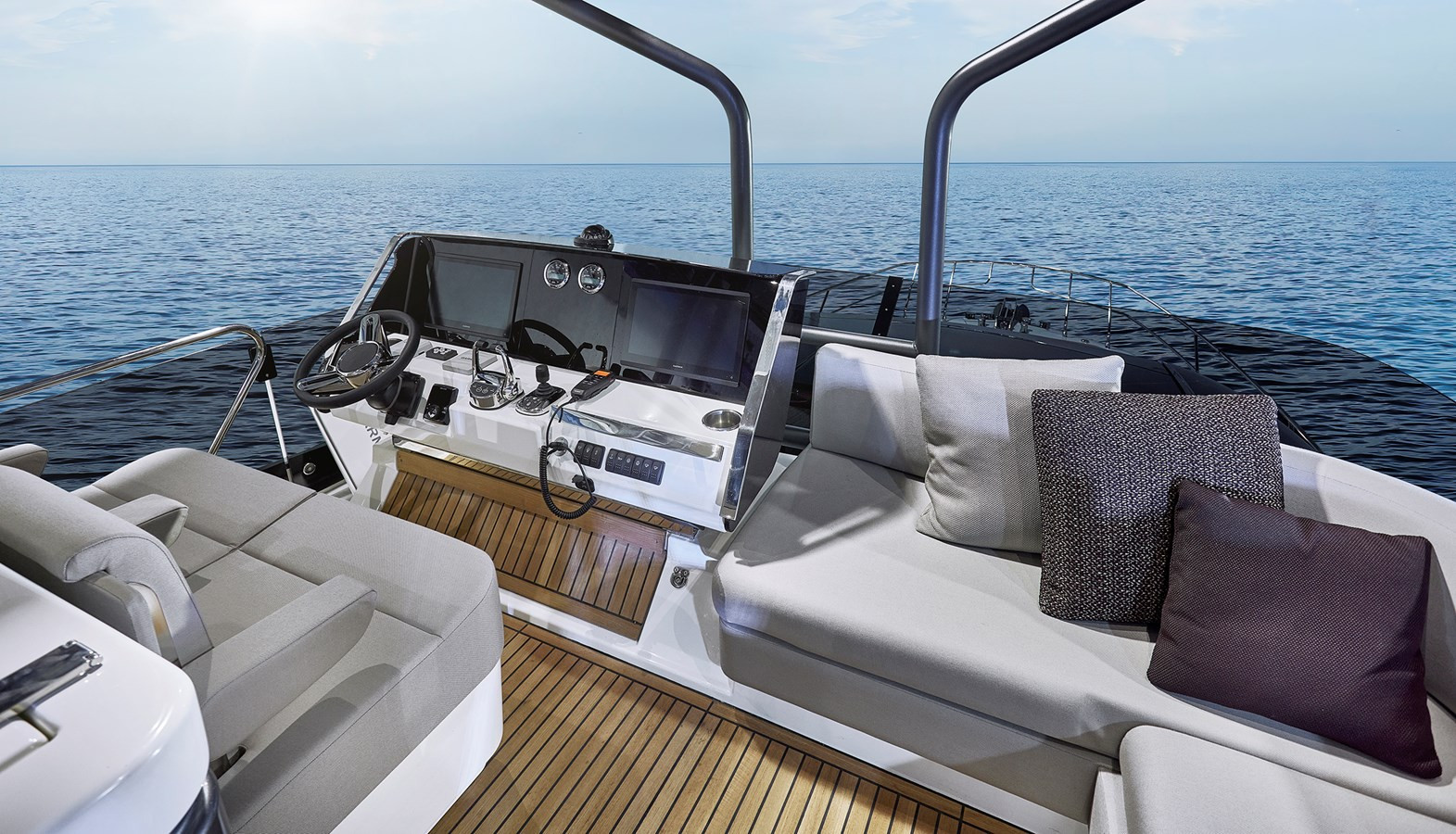 https://arconyachts.ams3.digitaloceanspaces.com/112172/conversions/large_4088342-optimize.jpg