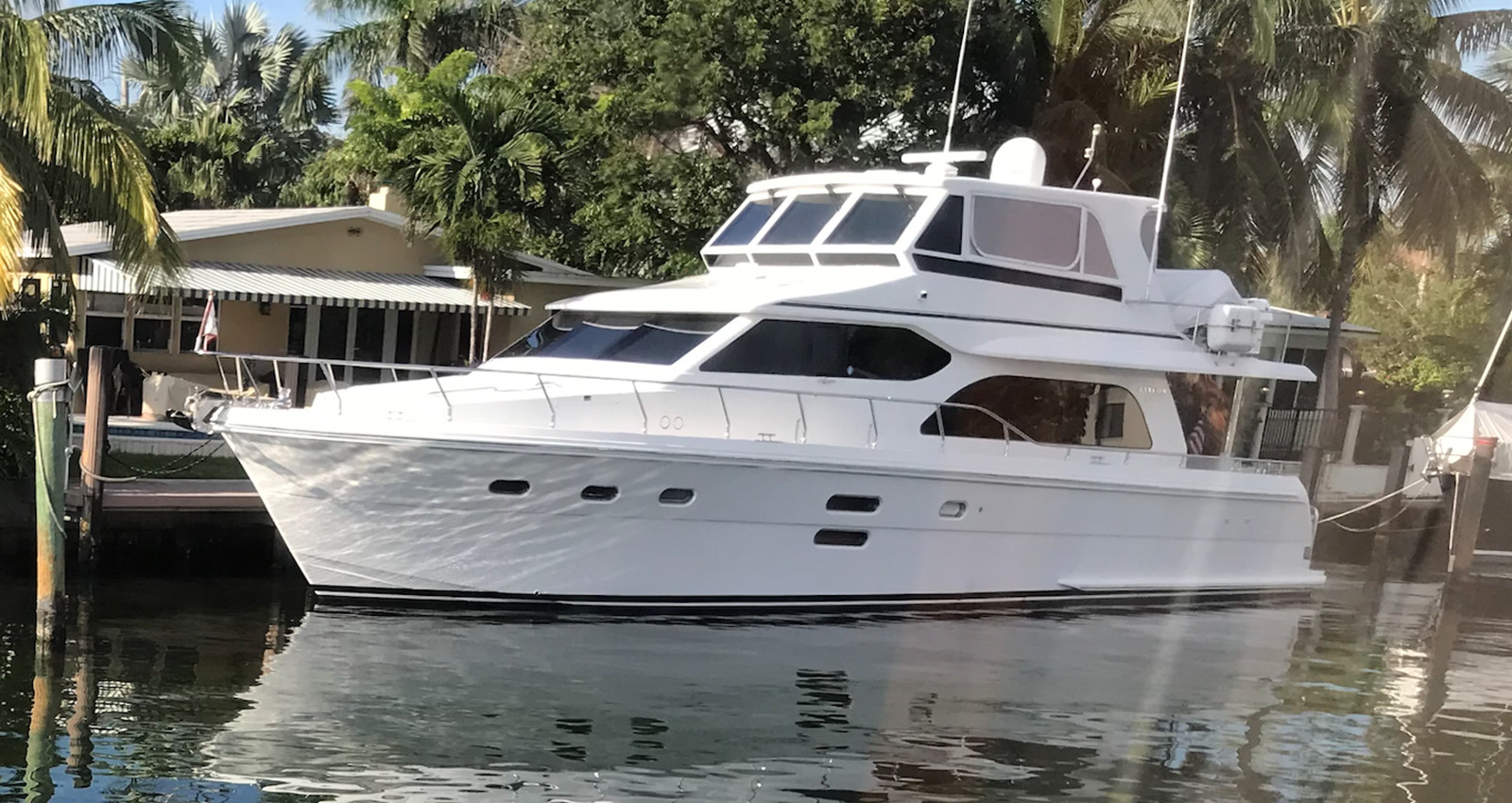 https://arconyachts.ams3.digitaloceanspaces.com/112181/conversions/large_4104110-optimize.jpg