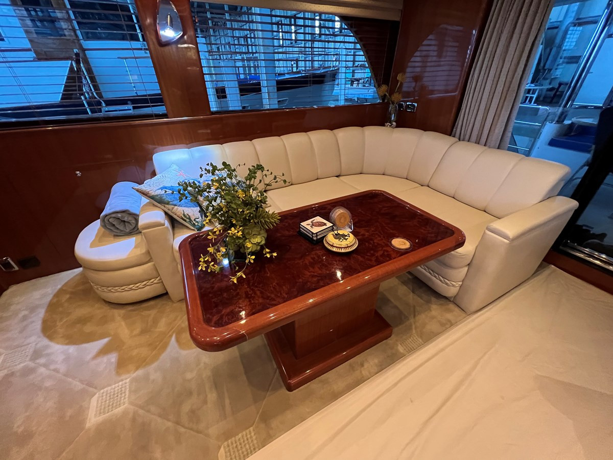https://arconyachts.ams3.digitaloceanspaces.com/112205/conversions/large_4104146-optimize.jpg