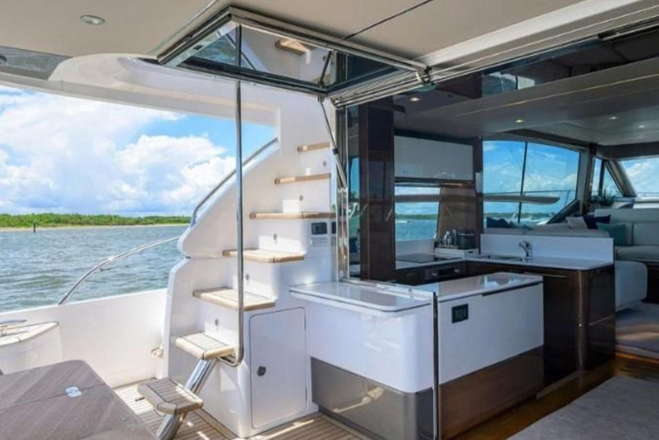 https://arconyachts.ams3.digitaloceanspaces.com/112207/conversions/large_4187405-optimize.jpg