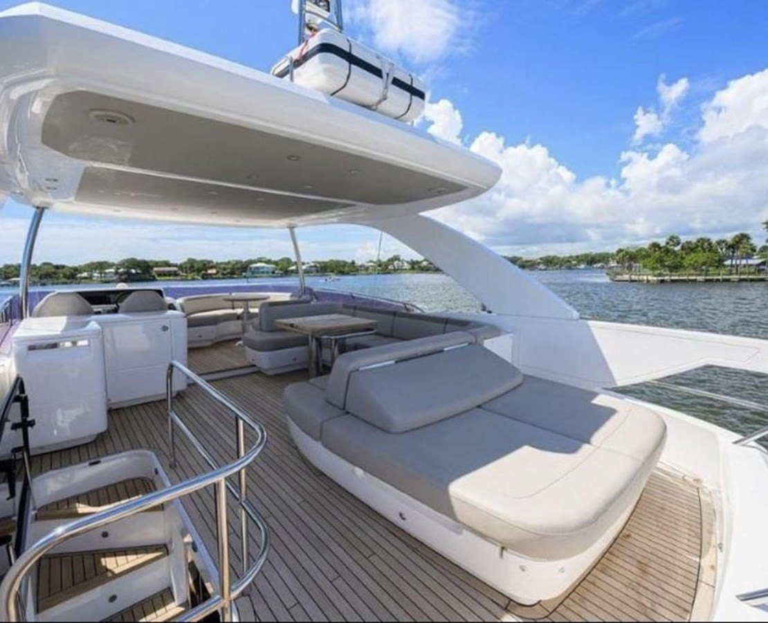 https://arconyachts.ams3.digitaloceanspaces.com/112210/conversions/large_4187406-optimize.jpg