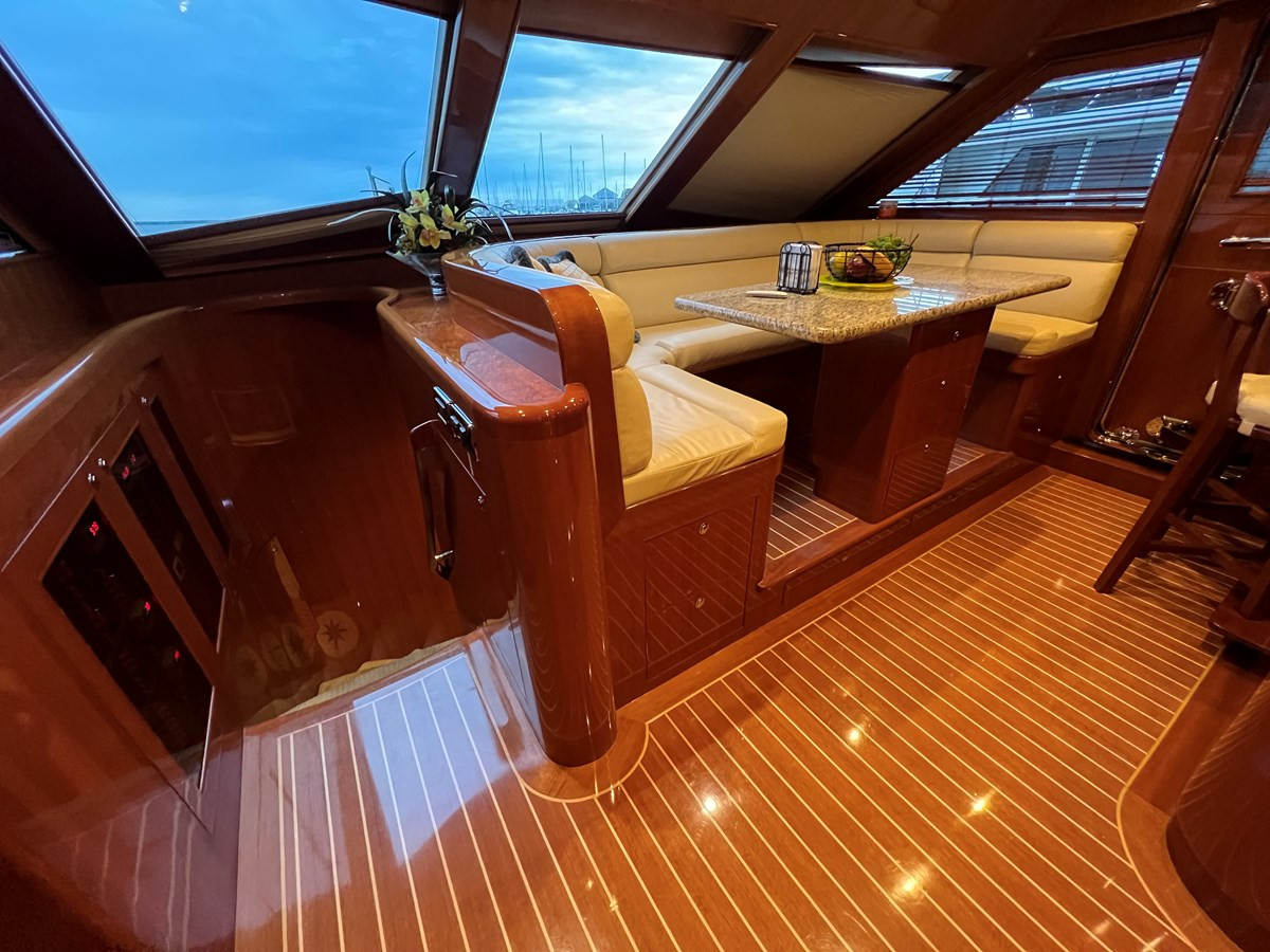 https://arconyachts.ams3.digitaloceanspaces.com/112223/conversions/large_4104114-optimize.jpg