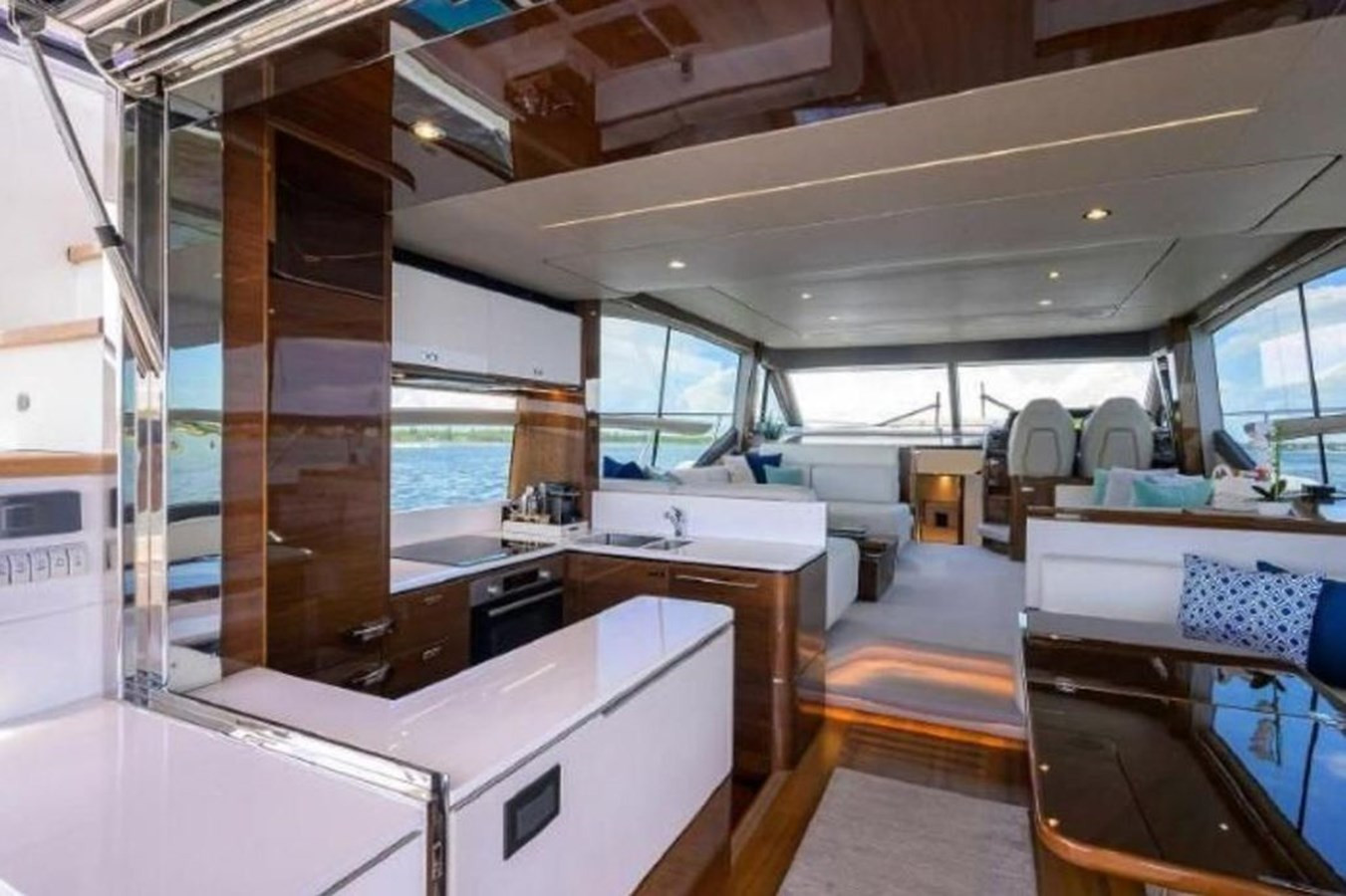 https://arconyachts.ams3.digitaloceanspaces.com/112224/conversions/large_4187411-optimize.jpg