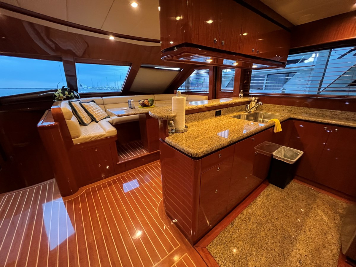https://arconyachts.ams3.digitaloceanspaces.com/112227/conversions/large_4104113-optimize.jpg