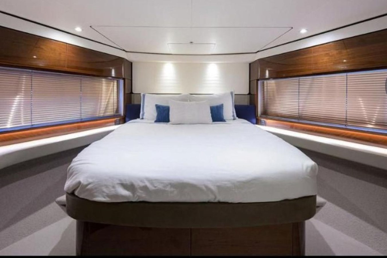 https://arconyachts.ams3.digitaloceanspaces.com/112235/conversions/large_4187415-optimize.jpg
