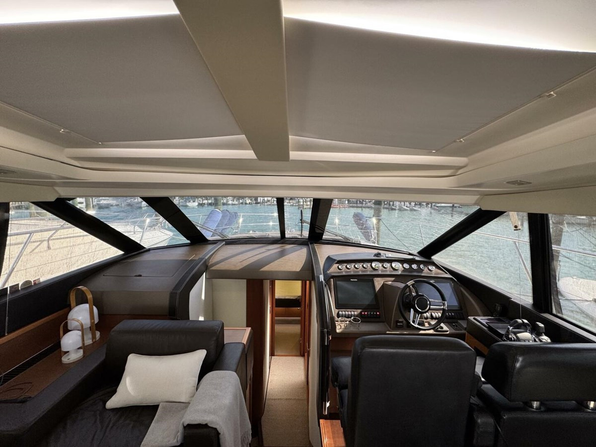 https://arconyachts.ams3.digitaloceanspaces.com/112351/conversions/large_4762301-optimize.jpg