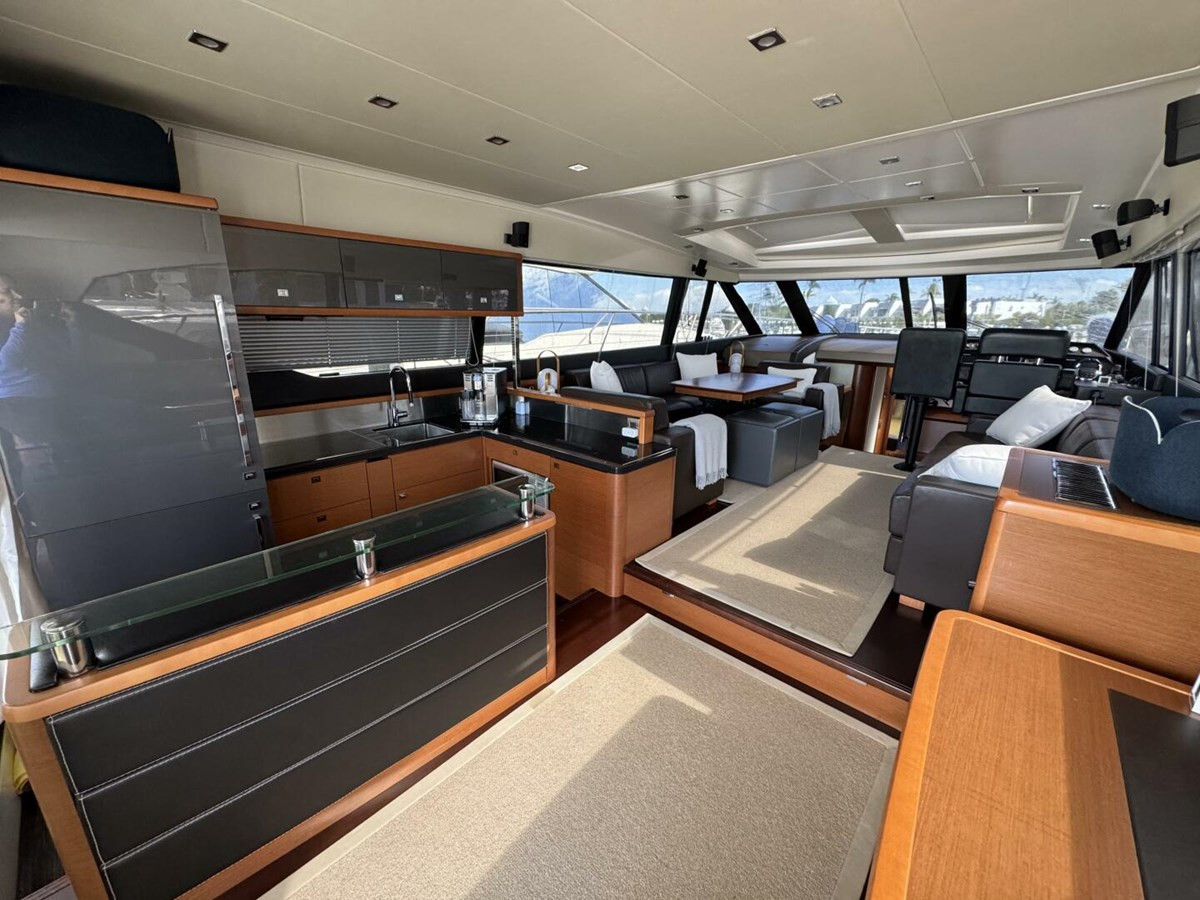 https://arconyachts.ams3.digitaloceanspaces.com/112360/conversions/large_4762304-optimize.jpg