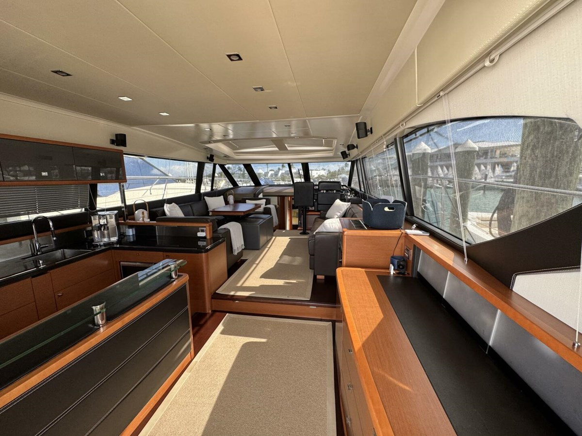https://arconyachts.ams3.digitaloceanspaces.com/112363/conversions/large_4762305-optimize.jpg