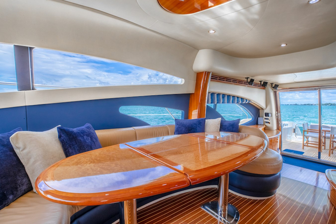 https://arconyachts.ams3.digitaloceanspaces.com/112380/conversions/large_4595483-optimize.jpg