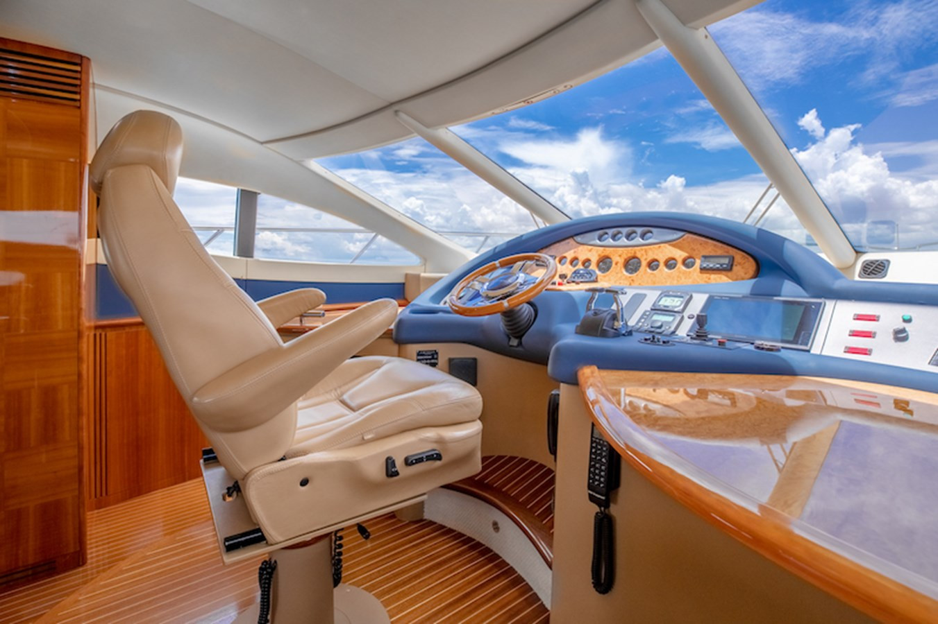 https://arconyachts.ams3.digitaloceanspaces.com/112408/conversions/large_4595492-optimize.jpg