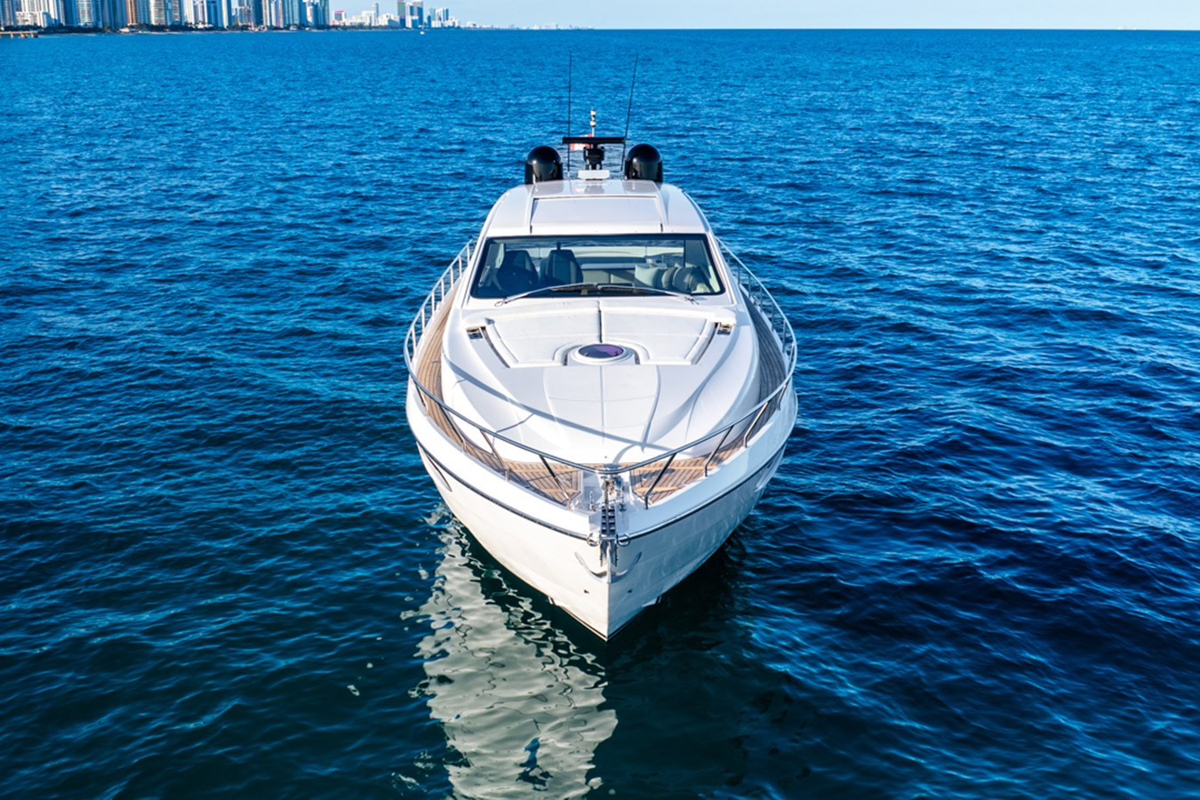 https://arconyachts.ams3.digitaloceanspaces.com/112444/conversions/large_4543733-optimize.jpg