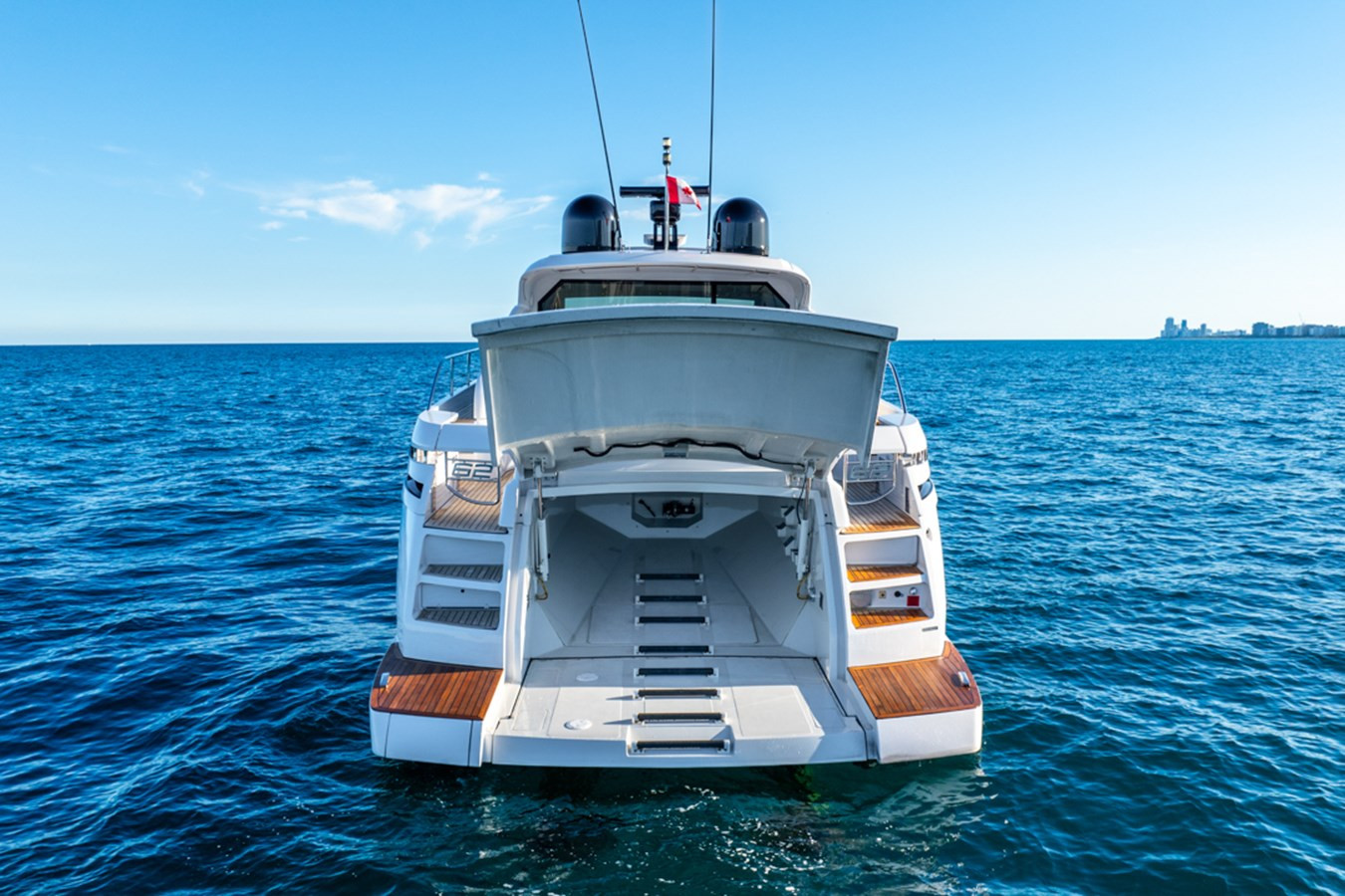 https://arconyachts.ams3.digitaloceanspaces.com/112453/conversions/large_4543727-optimize.jpg