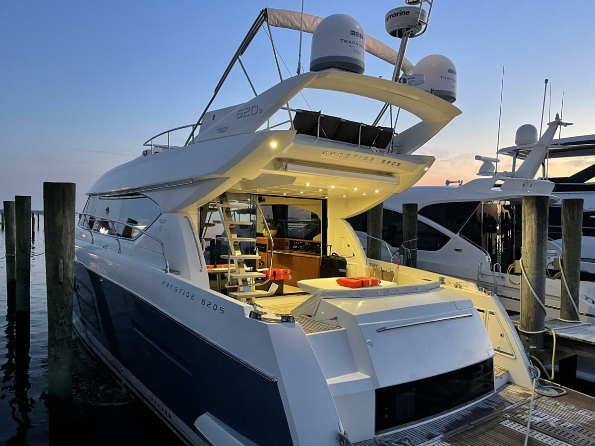 https://arconyachts.ams3.digitaloceanspaces.com/112455/conversions/large_4762335-optimize.jpg