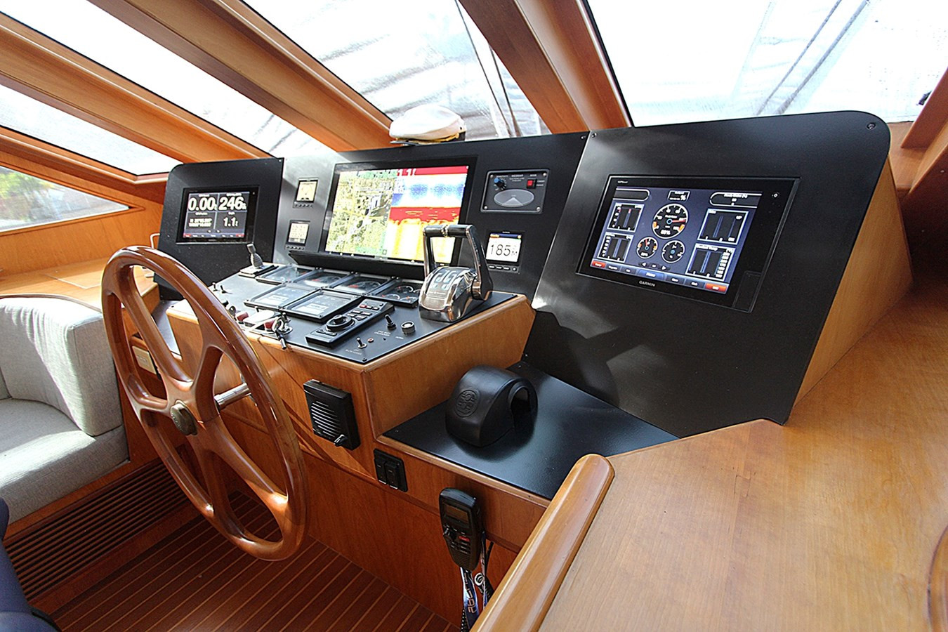 SYMBOL 62' PILOTHOUSE