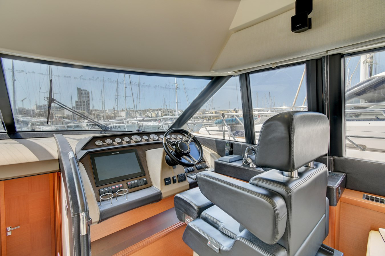 https://arconyachts.ams3.digitaloceanspaces.com/112542/conversions/large_4683599-optimize.jpg