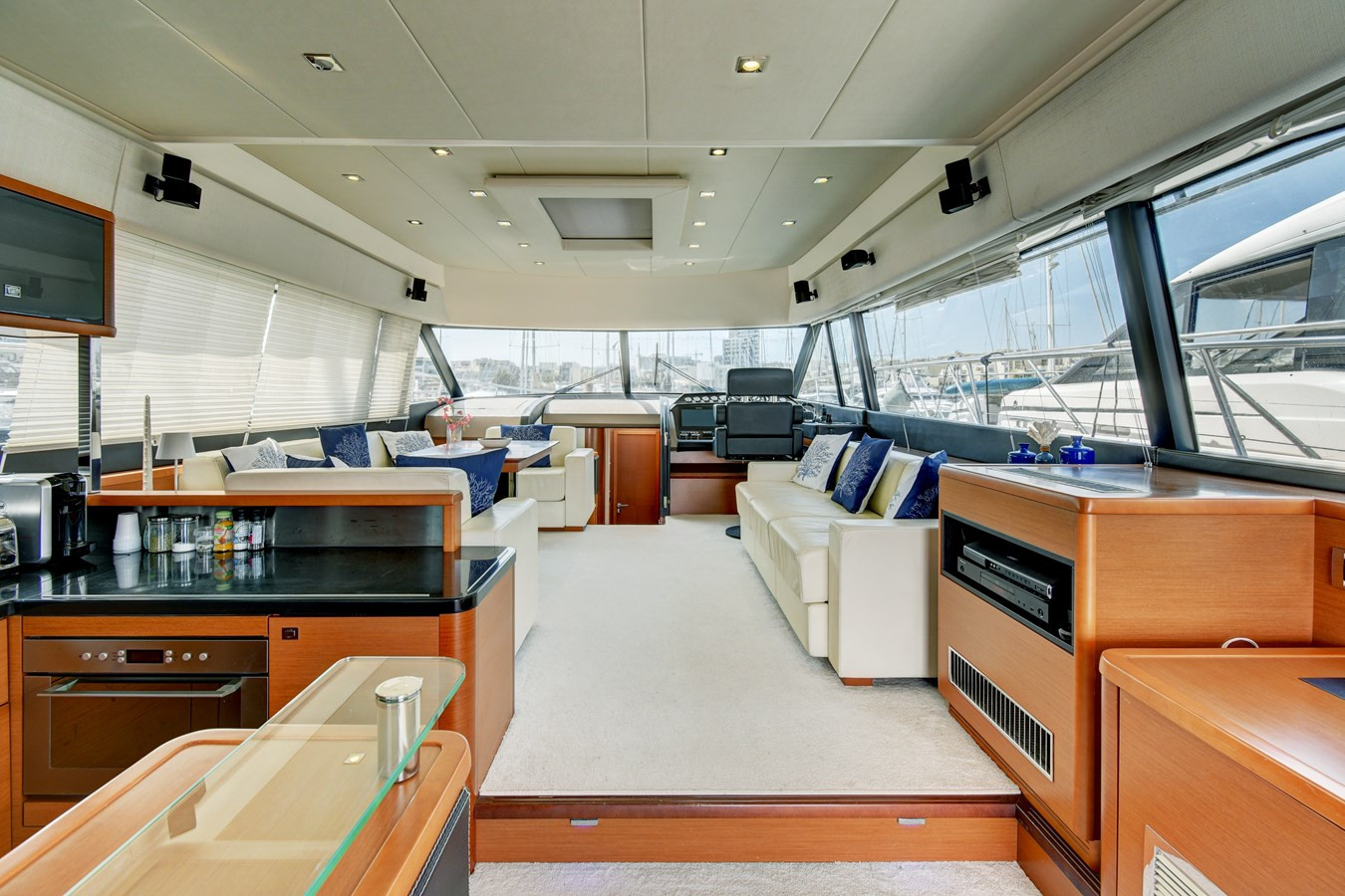 https://arconyachts.ams3.digitaloceanspaces.com/112553/conversions/large_4683603-optimize.jpg