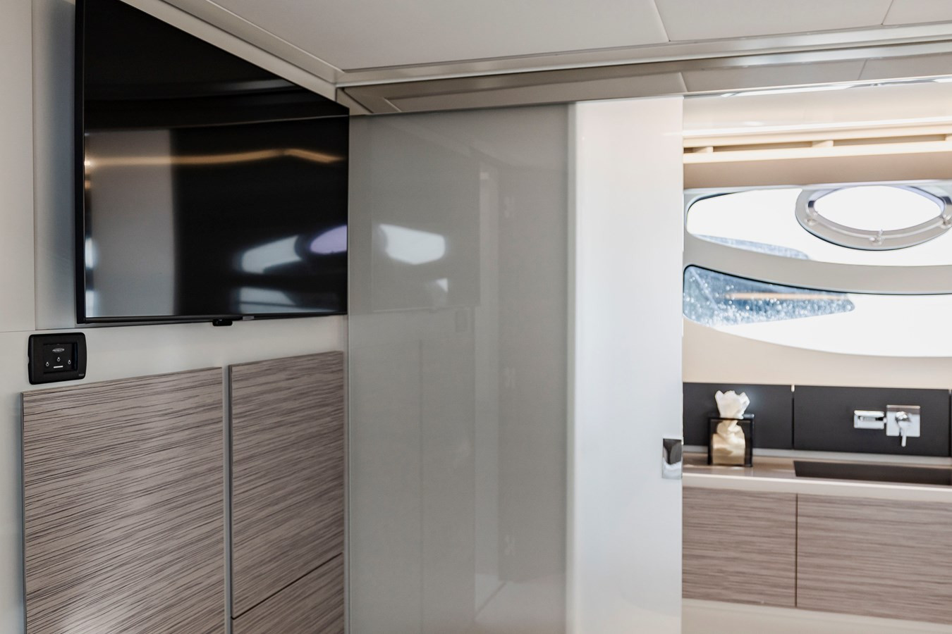 https://arconyachts.ams3.digitaloceanspaces.com/112610/conversions/large_4535197-optimize.jpg
