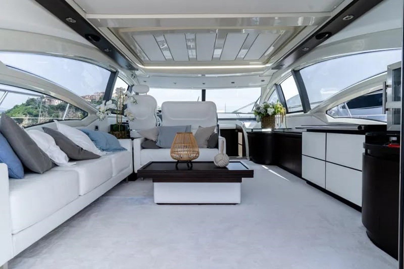 https://arconyachts.ams3.digitaloceanspaces.com/112739/conversions/large_4842642-optimize.jpg