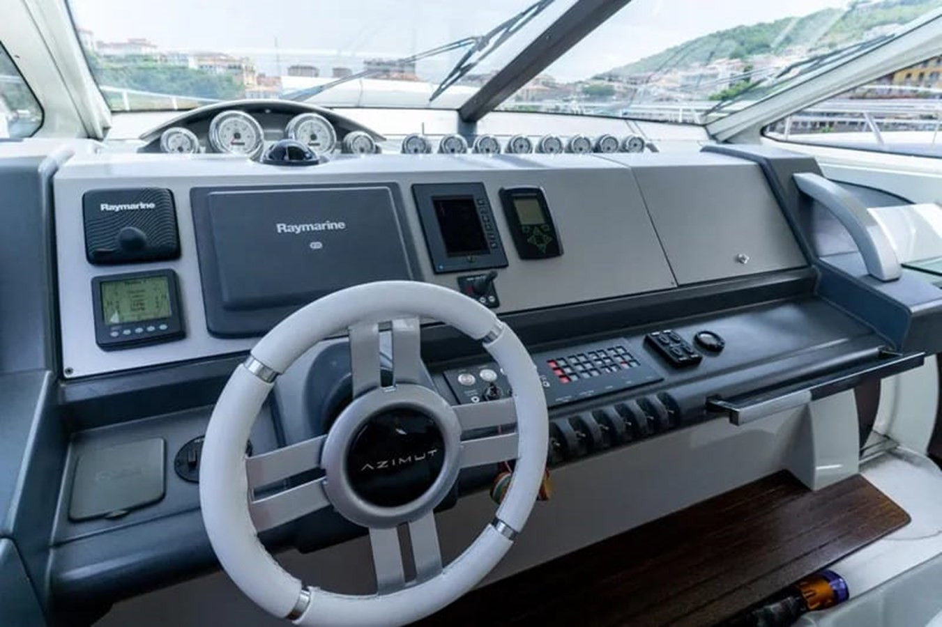 https://arconyachts.ams3.digitaloceanspaces.com/112744/conversions/large_4842639-optimize.jpg