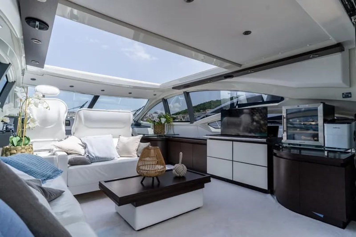 https://arconyachts.ams3.digitaloceanspaces.com/112749/conversions/large_4842644-optimize.jpg