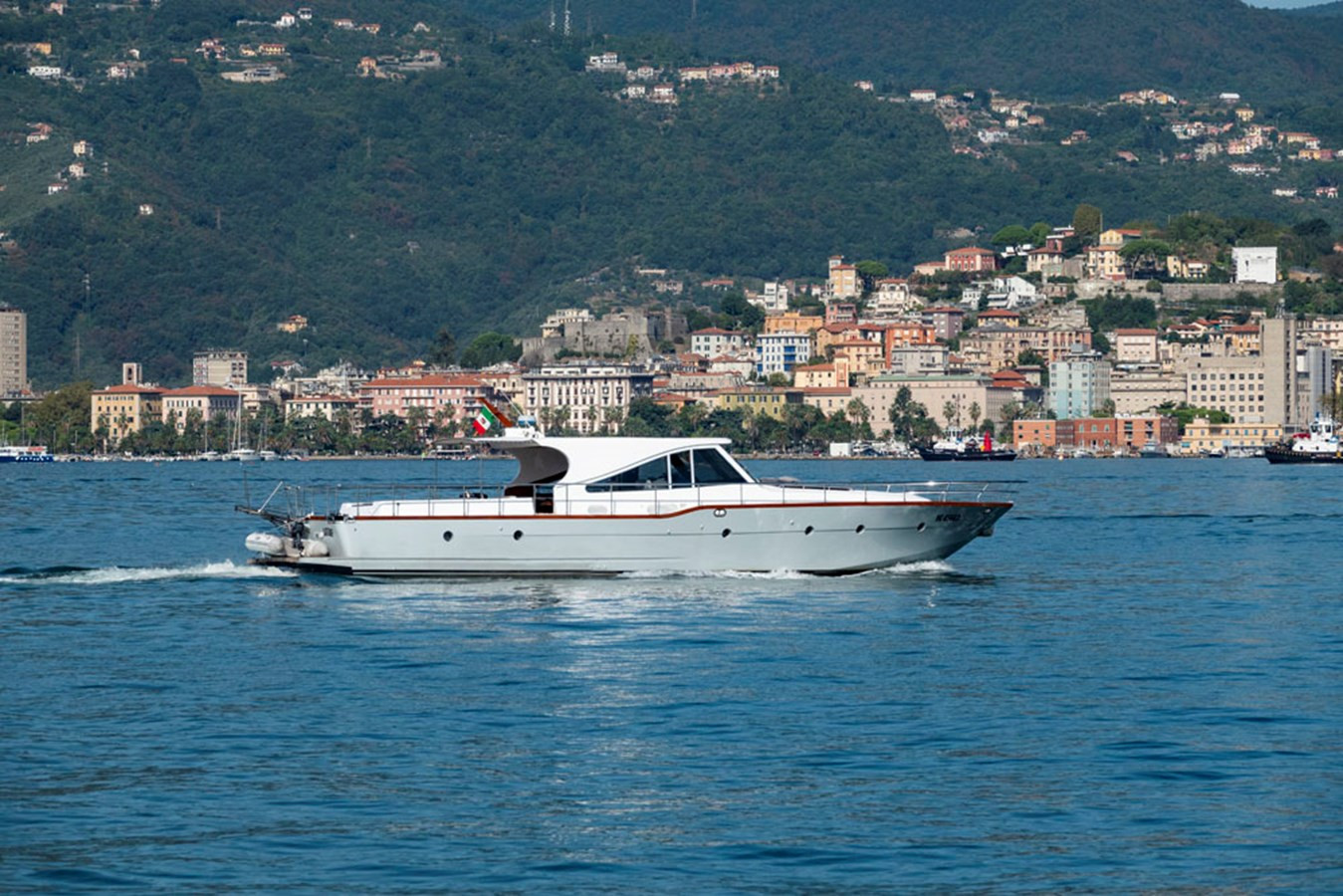 https://arconyachts.ams3.digitaloceanspaces.com/112790/conversions/large_3833050-optimize.jpg