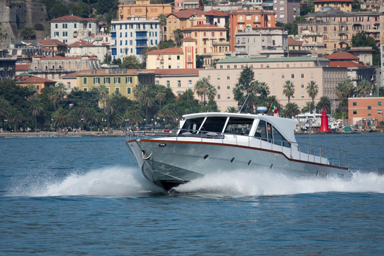 https://arconyachts.ams3.digitaloceanspaces.com/112798/conversions/large_3833052-optimize.jpg