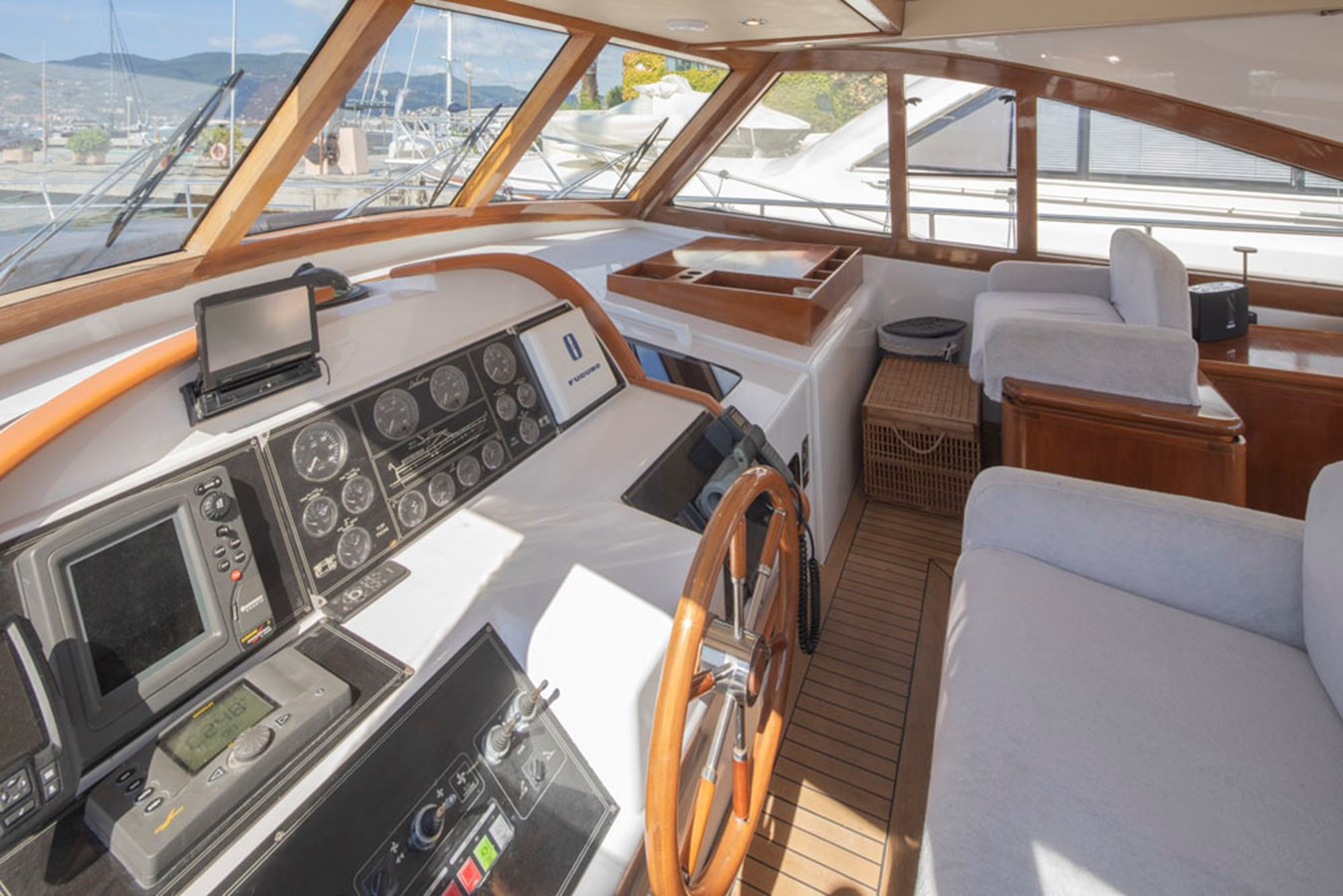 https://arconyachts.ams3.digitaloceanspaces.com/112807/conversions/large_3833040-optimize.jpg
