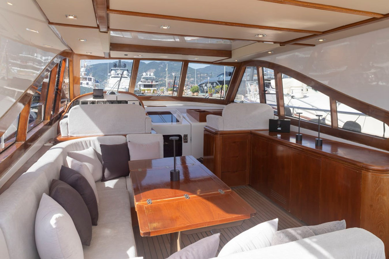 https://arconyachts.ams3.digitaloceanspaces.com/112816/conversions/large_3833043-optimize.jpg