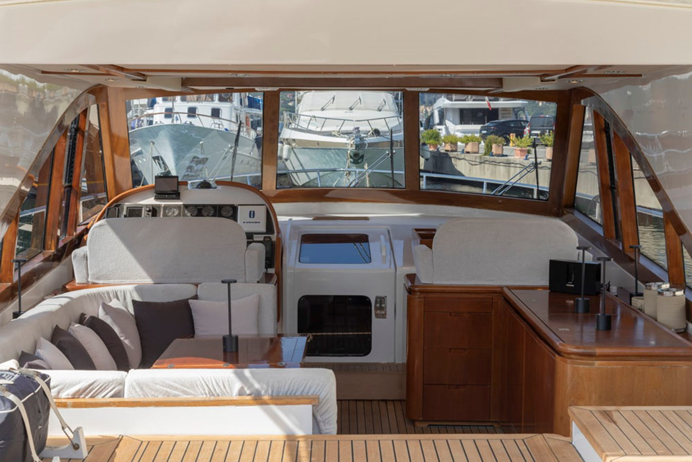 https://arconyachts.ams3.digitaloceanspaces.com/112822/conversions/large_3833038-optimize.jpg