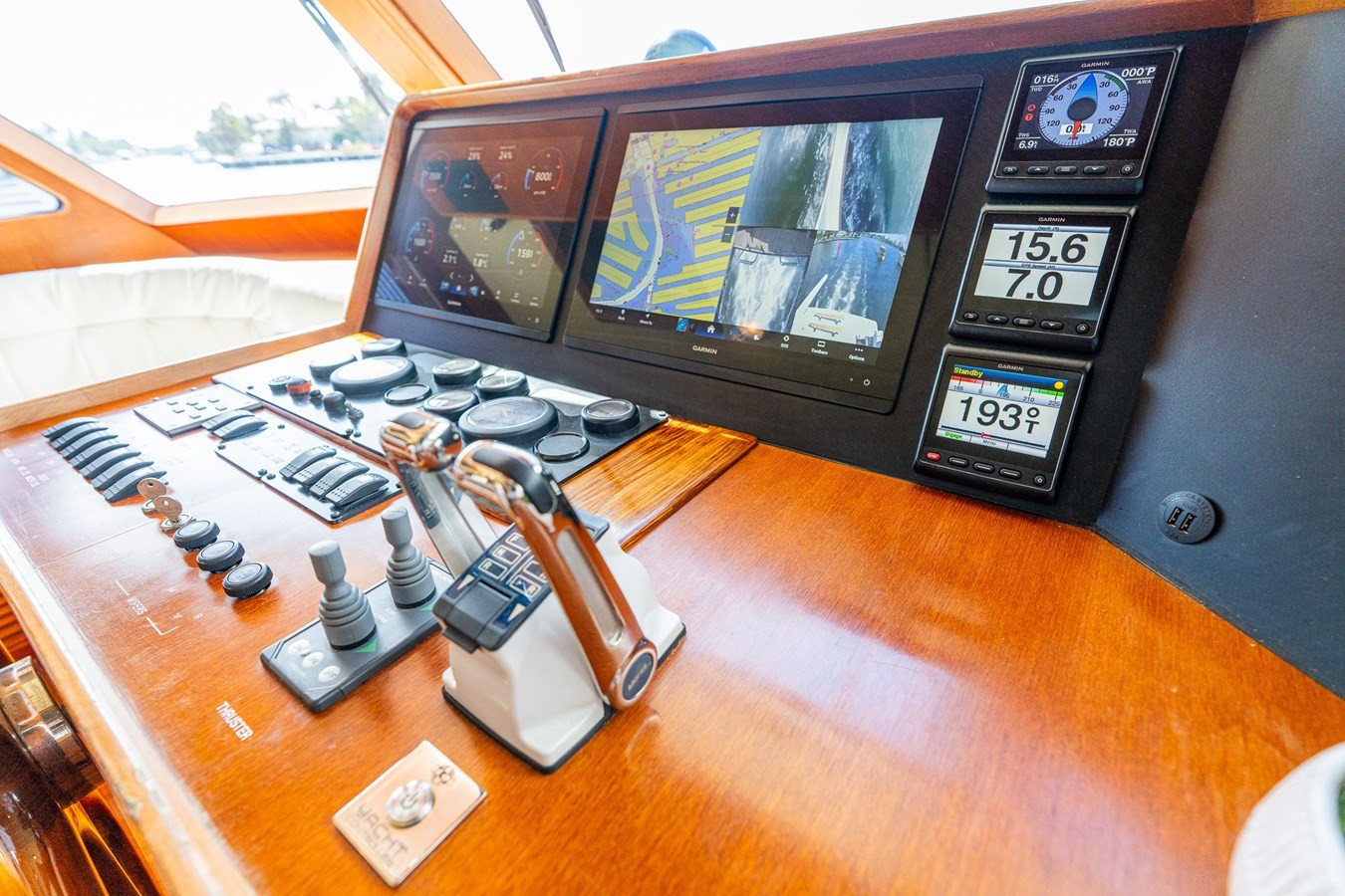 https://arconyachts.ams3.digitaloceanspaces.com/112827/conversions/large_4623165-optimize.jpg