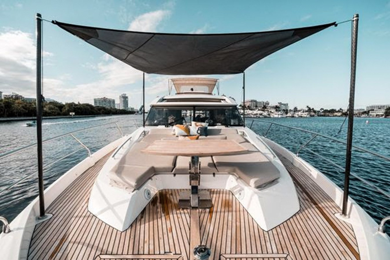 https://arconyachts.ams3.digitaloceanspaces.com/112854/conversions/large_4692177-optimize.jpg