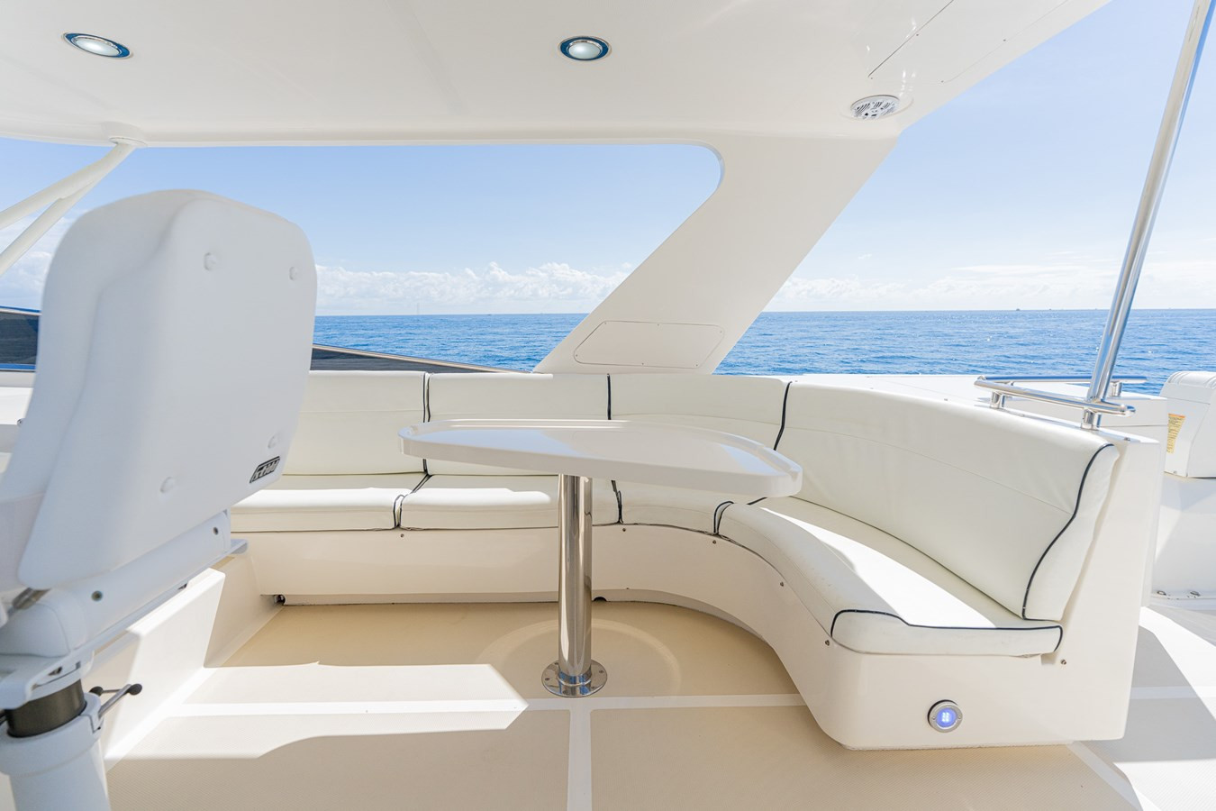 https://arconyachts.ams3.digitaloceanspaces.com/112855/conversions/large_4623335-optimize.jpg