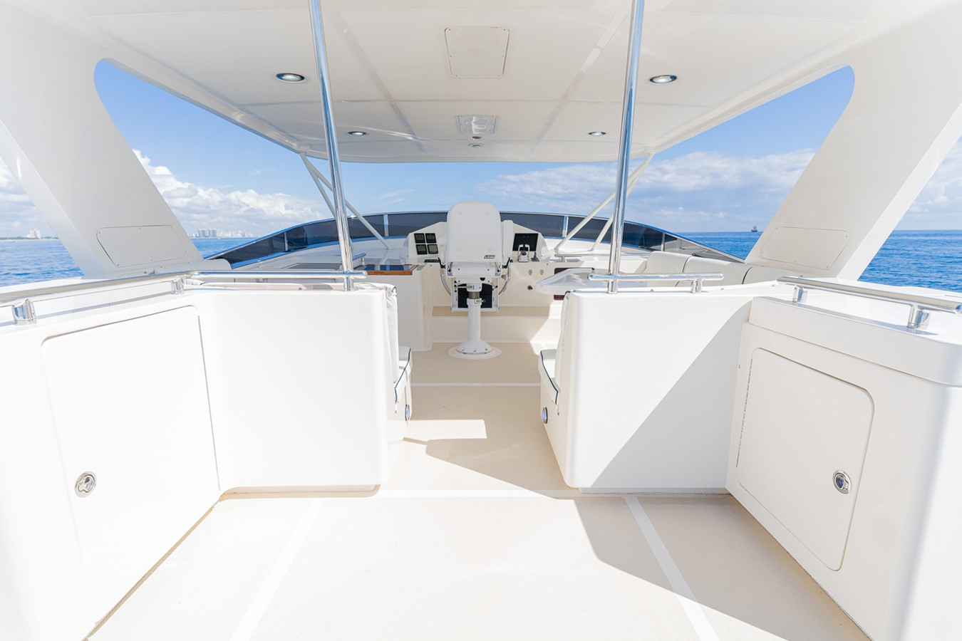 https://arconyachts.ams3.digitaloceanspaces.com/112866/conversions/large_4623372-optimize.jpg