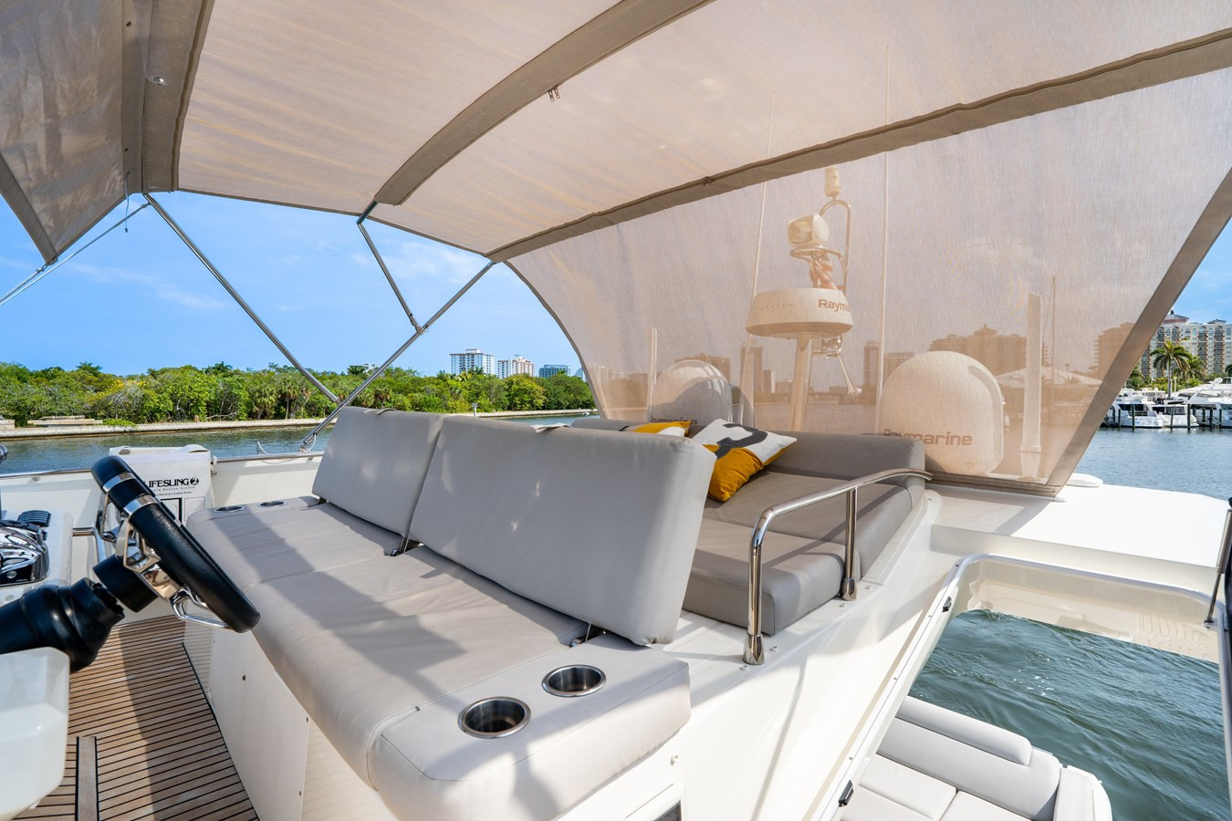 https://arconyachts.ams3.digitaloceanspaces.com/112886/conversions/large_4692170-optimize.jpg