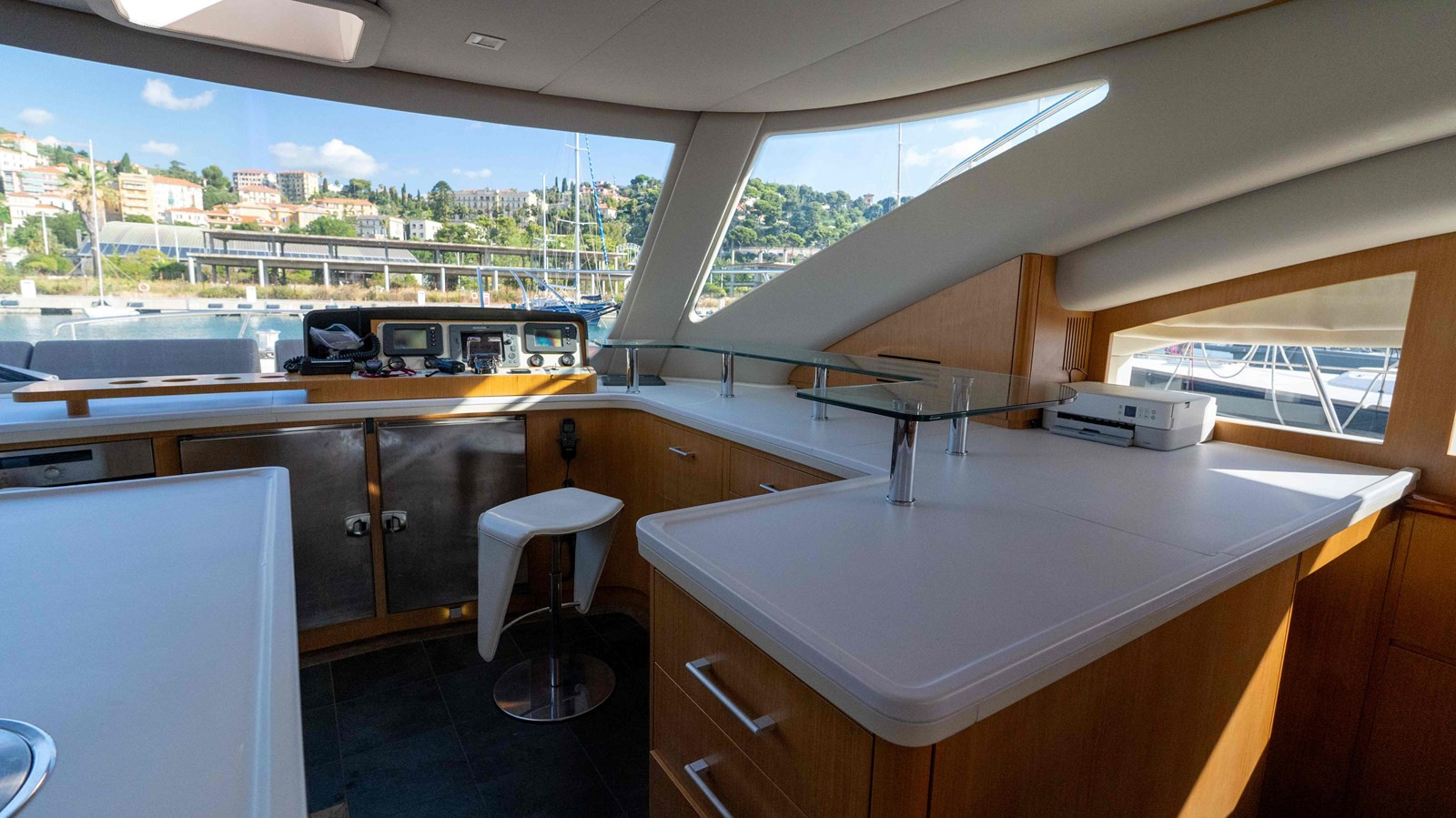 https://arconyachts.ams3.digitaloceanspaces.com/112914/conversions/large_4743008-optimize.jpg