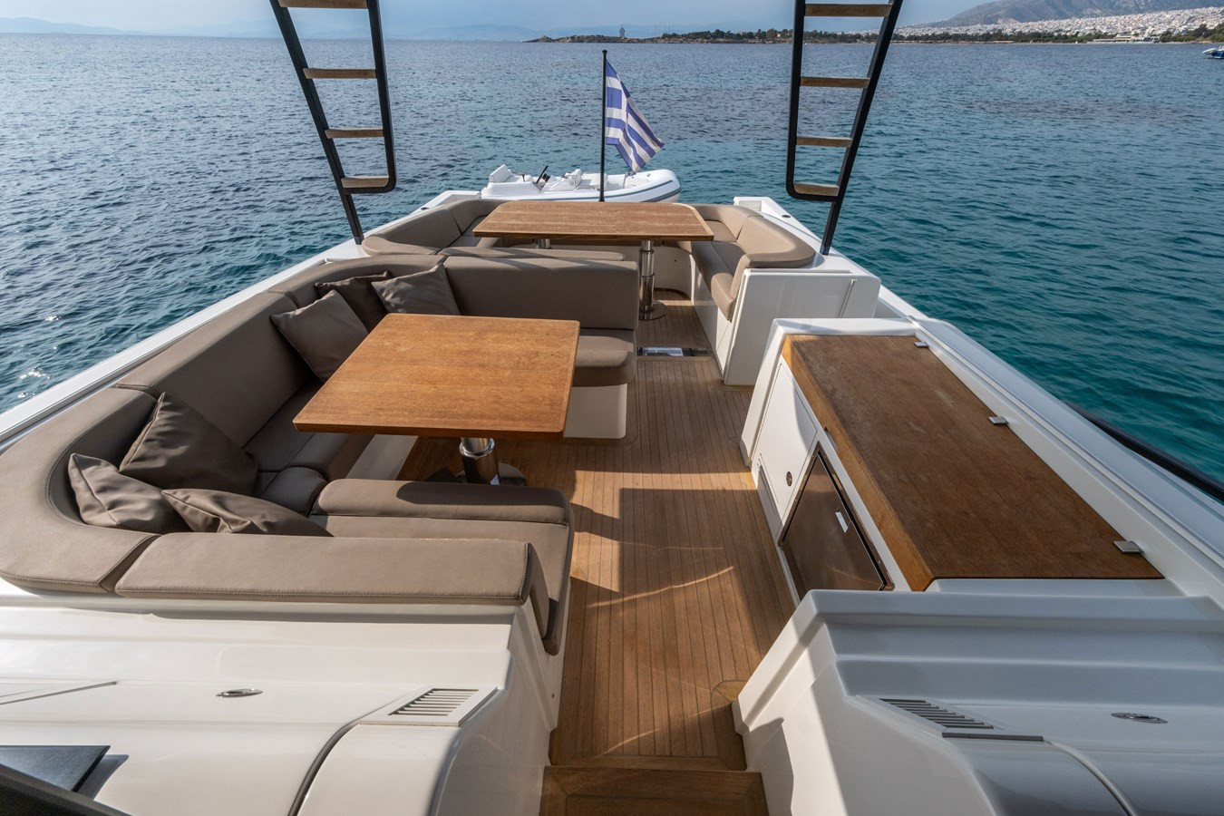https://arconyachts.ams3.digitaloceanspaces.com/112924/conversions/large_4689557-optimize.jpg