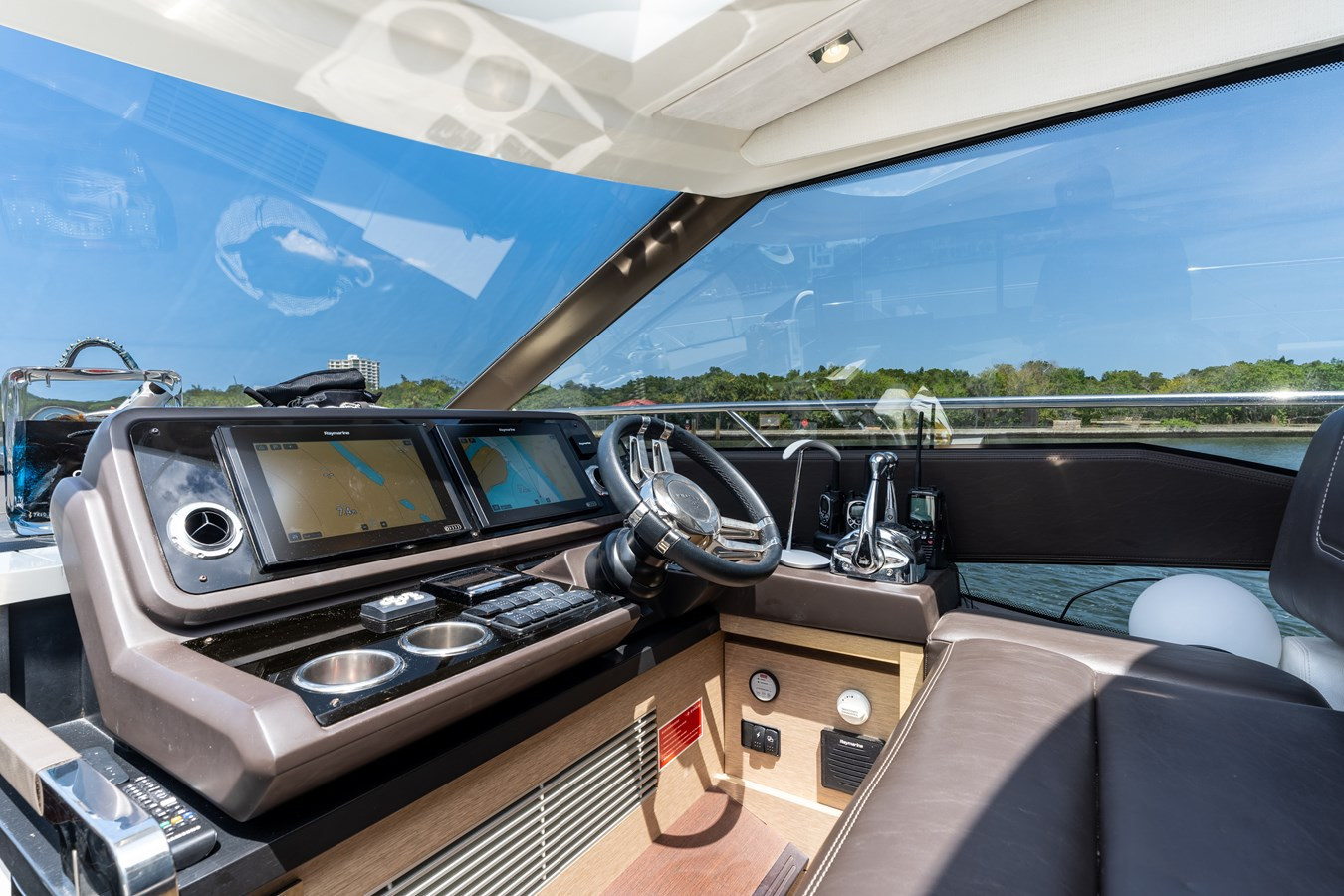 https://arconyachts.ams3.digitaloceanspaces.com/112931/conversions/large_4692201-optimize.jpg